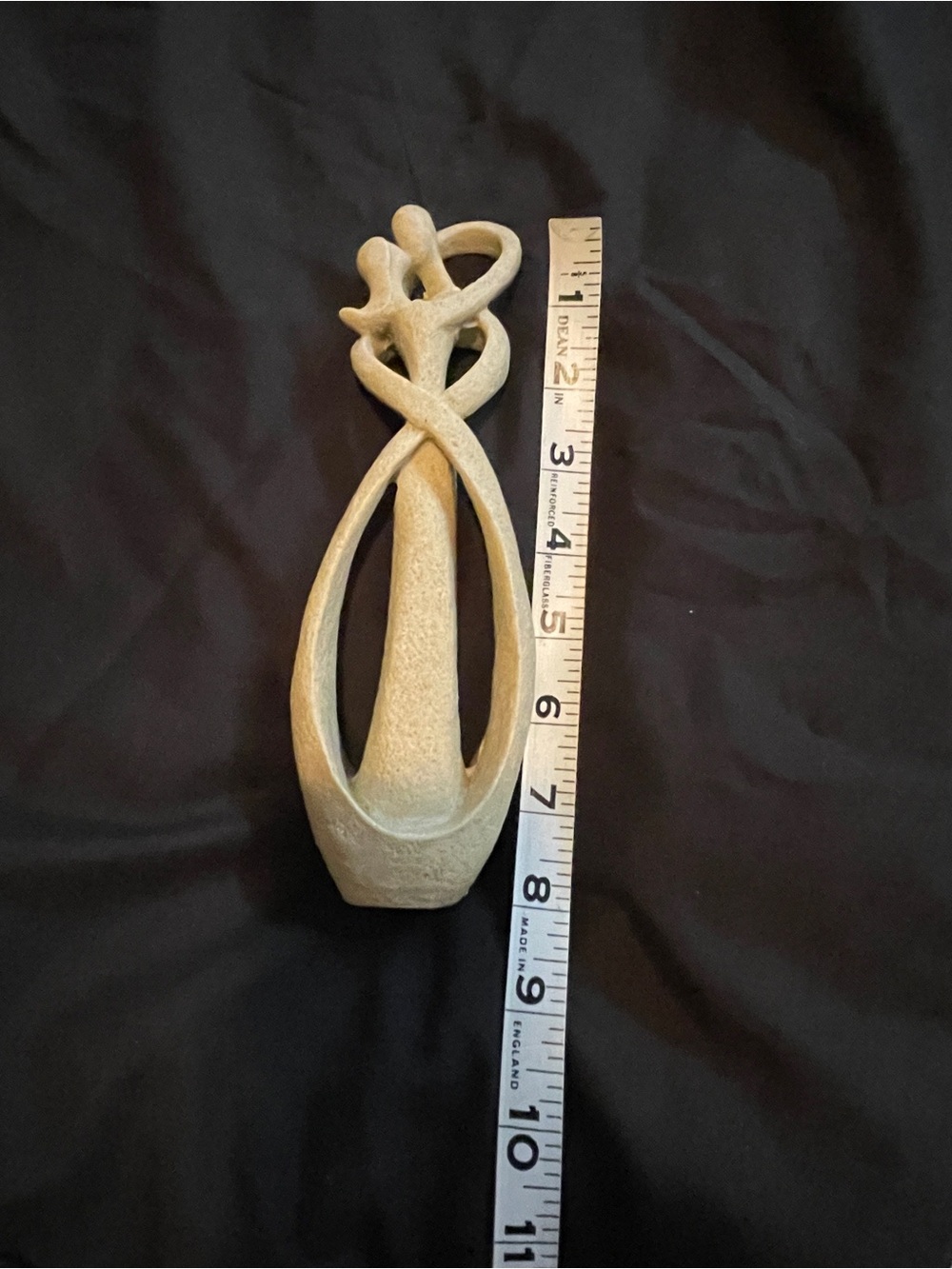 🦋Elegant Tan Abstract Sculpture
Sandstone or resin
Couple kissing. - Picture 10 of 12